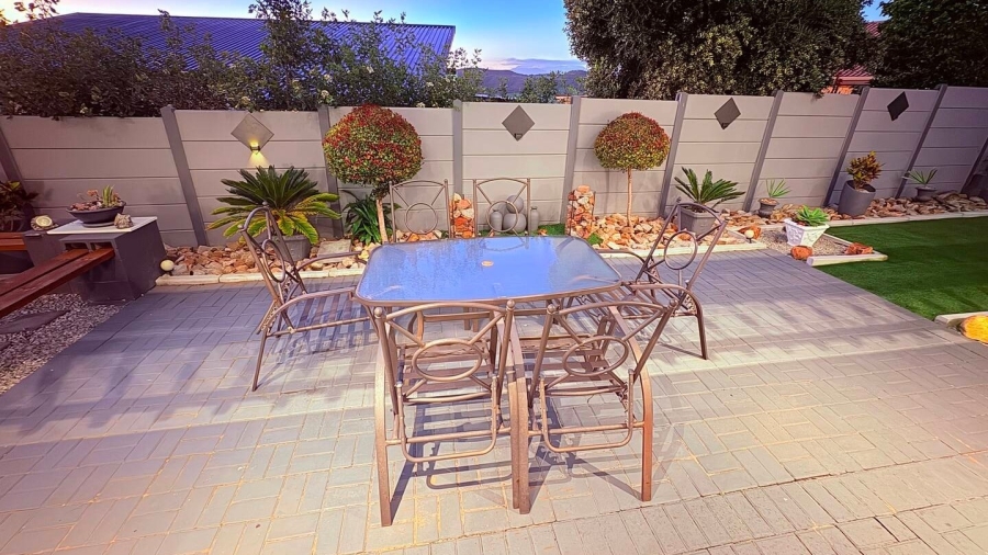 5 Bedroom Property for Sale in Reebok Western Cape
